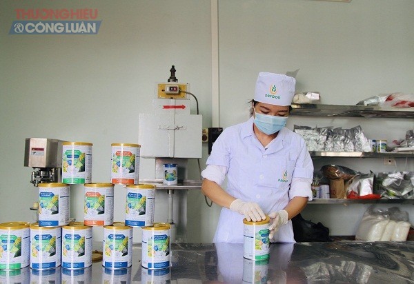 Công ty Cổ phần thực phẩm Điện Biên (Phúc Yên, Vĩnh Phúc) chế biến các sản phẩm từ gạo lứt
